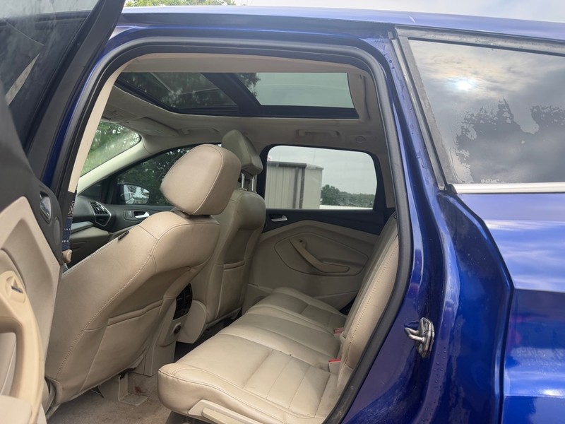 Ford Escape Vehicle Full-screen Gallery Image 3