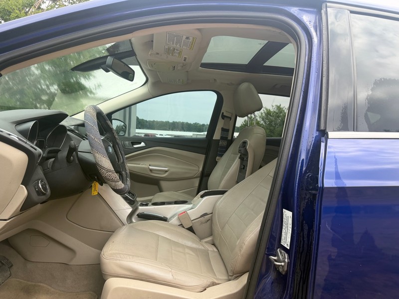 Ford Escape Vehicle Full-screen Gallery Image 4