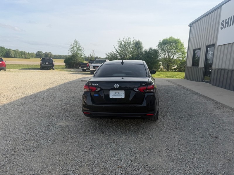 Nissan Versa Sedan Vehicle Full-screen Gallery Image 4