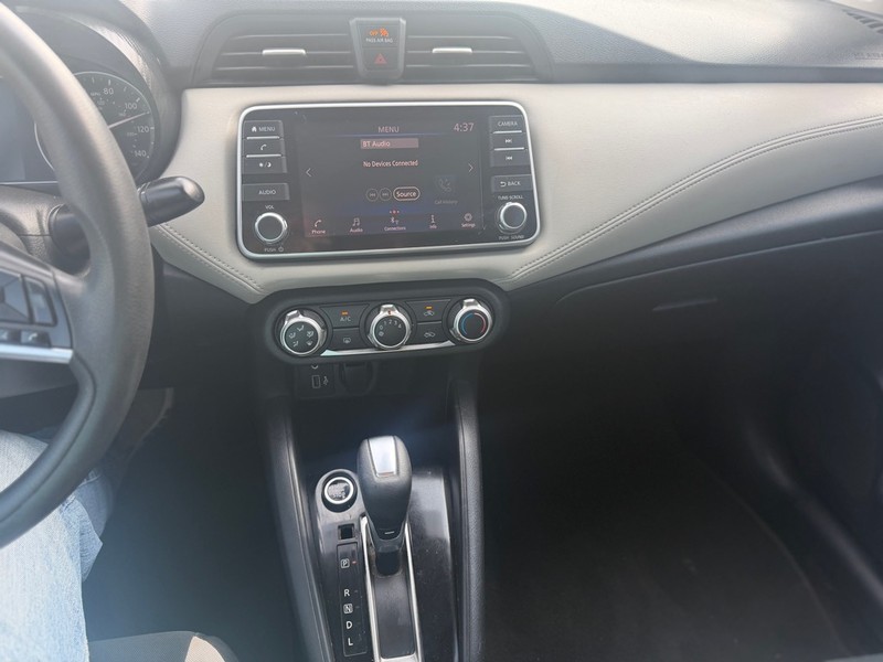 Nissan Versa Sedan Vehicle Full-screen Gallery Image 7