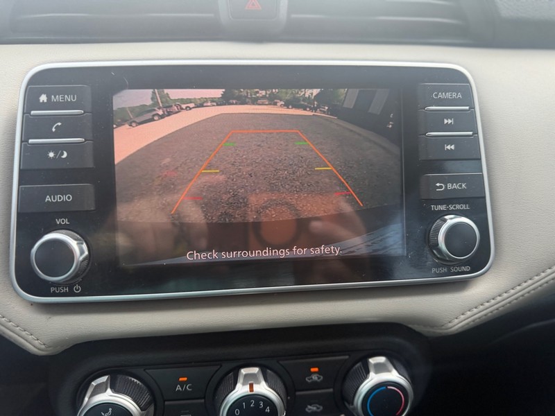 Nissan Versa Sedan Vehicle Full-screen Gallery Image 8