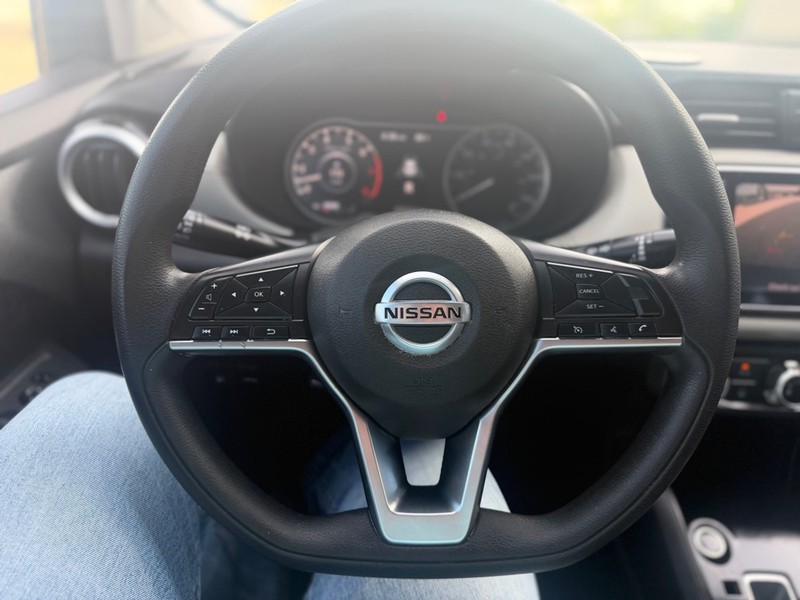 Nissan Versa Sedan Vehicle Full-screen Gallery Image 9