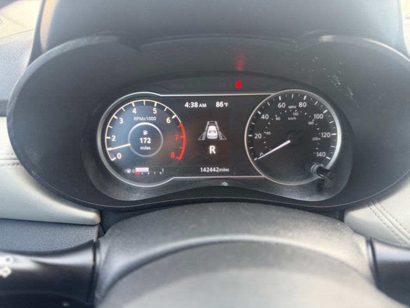 Nissan Versa Sedan Vehicle Full-screen Gallery Image 10