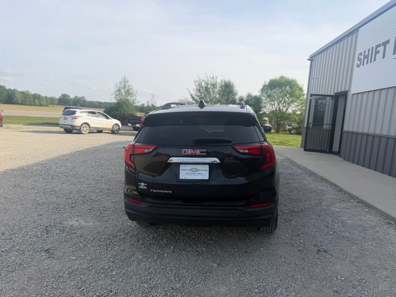 GMC Terrain Vehicle Full-screen Gallery Image 4