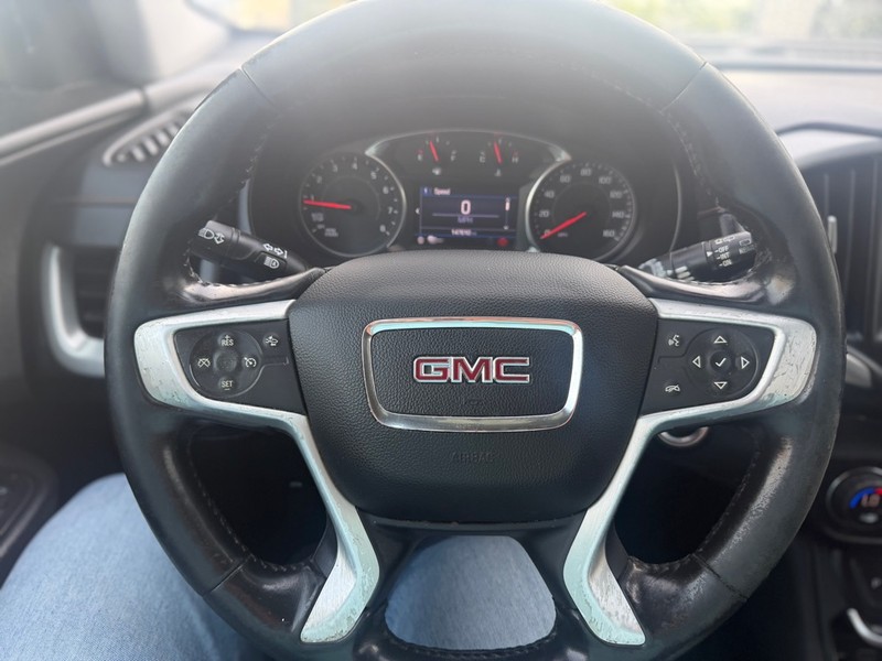GMC Terrain Vehicle Full-screen Gallery Image 9