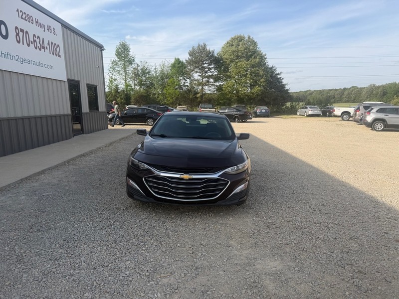 Chevrolet Malibu Vehicle Full-screen Gallery Image 2