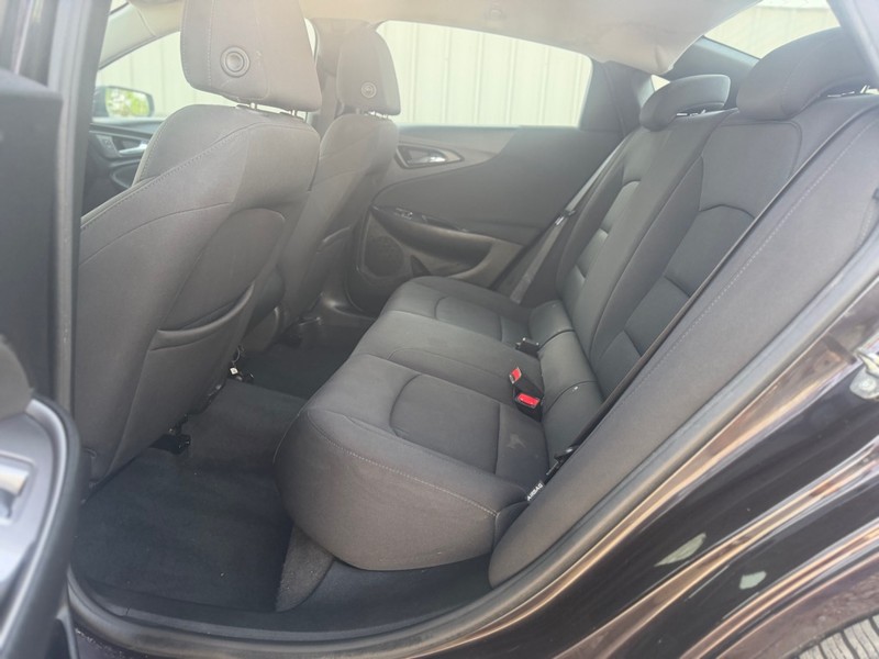 Chevrolet Malibu Vehicle Full-screen Gallery Image 5