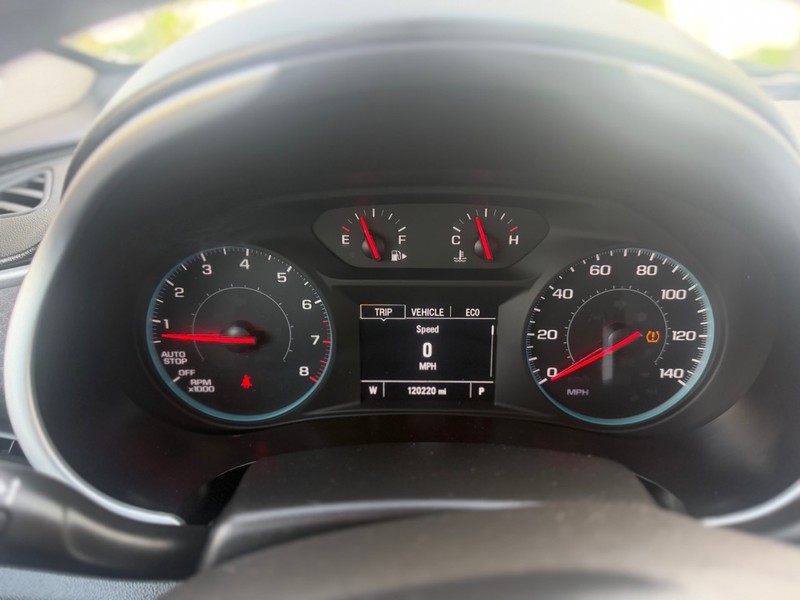 Chevrolet Malibu Vehicle Full-screen Gallery Image 10