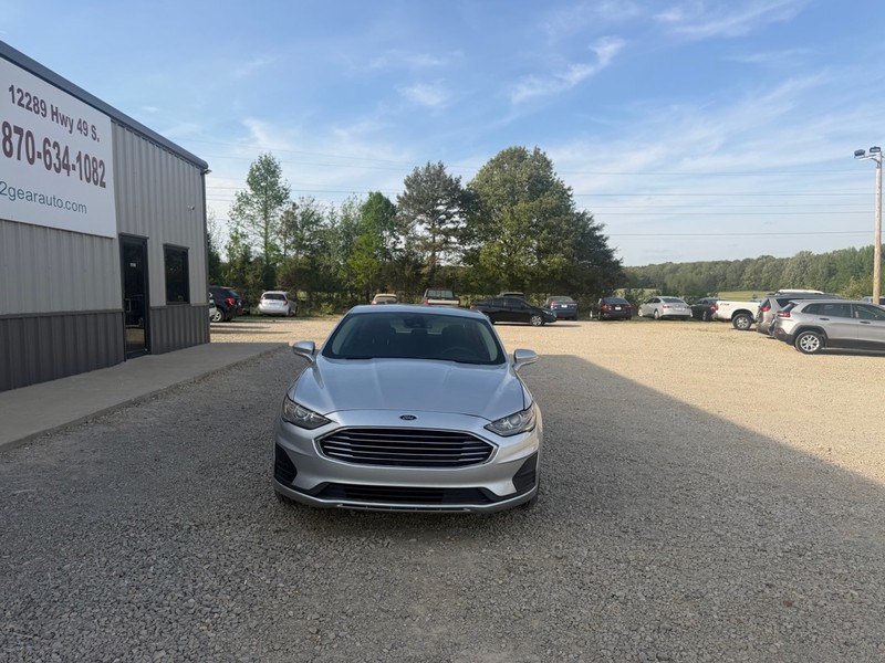 Ford Fusion Vehicle Full-screen Gallery Image 2