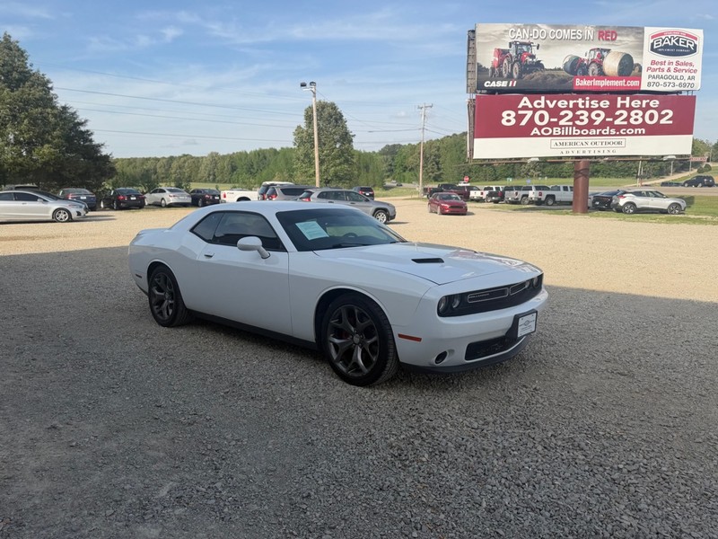 Dodge Challenger Vehicle Full-screen Gallery Image 3