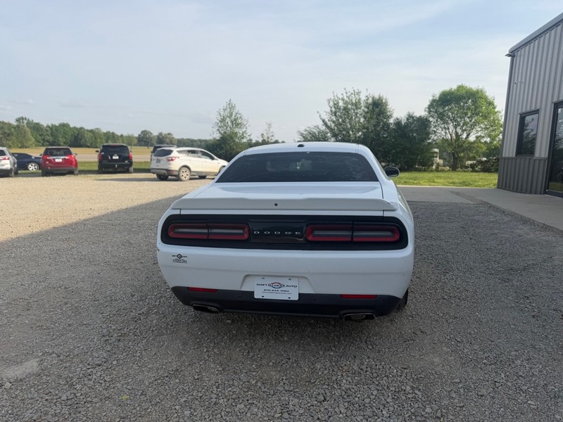 Dodge Challenger Vehicle Full-screen Gallery Image 4