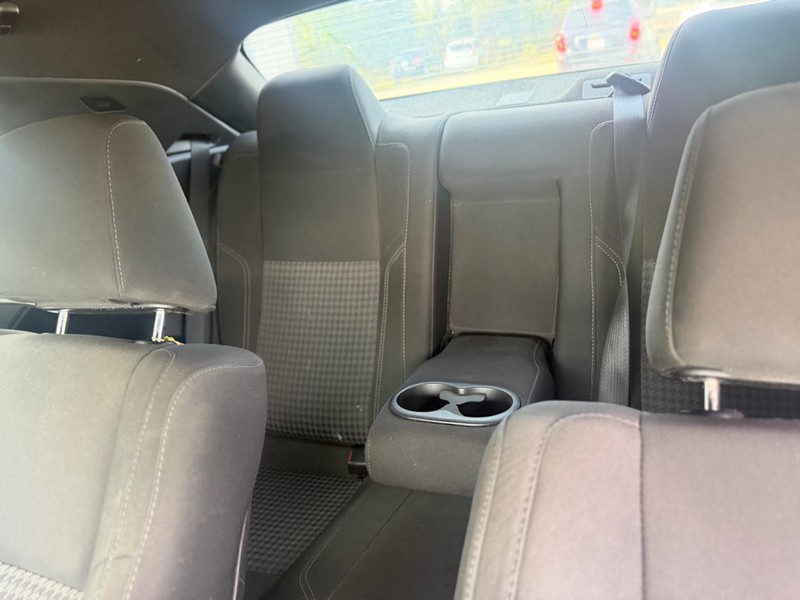 Dodge Challenger Vehicle Full-screen Gallery Image 5