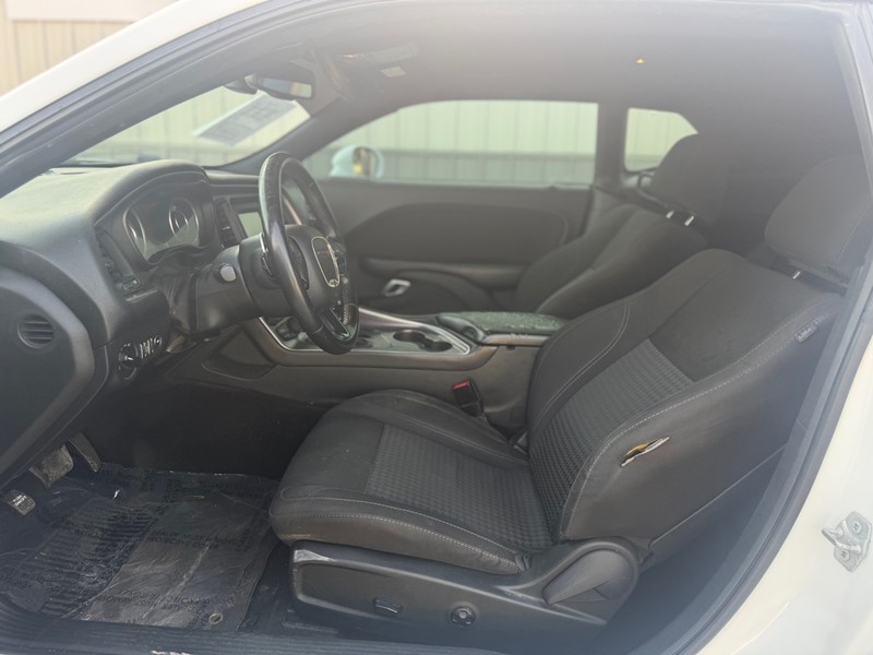 Dodge Challenger Vehicle Full-screen Gallery Image 6