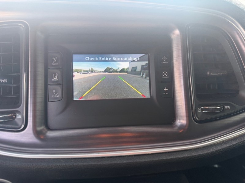 Dodge Challenger Vehicle Full-screen Gallery Image 8