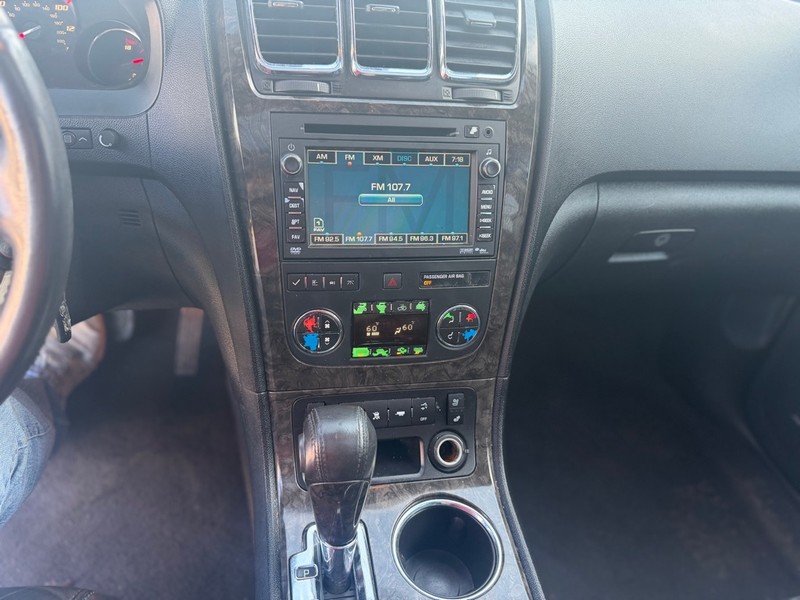 GMC ACADIA Vehicle Full-screen Gallery Image 8