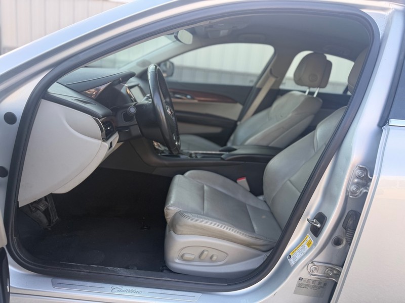 Cadillac ATS Vehicle Full-screen Gallery Image 6