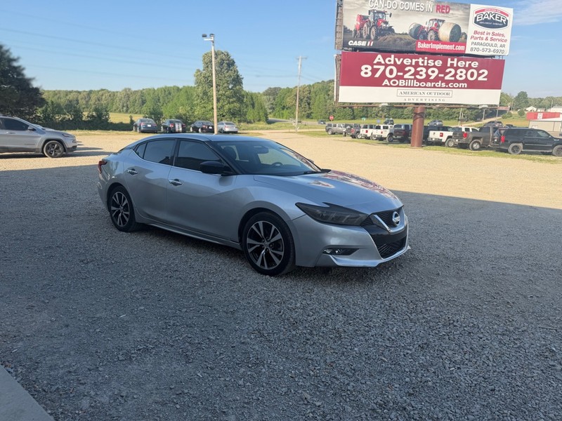 Nissan Maxima Vehicle Full-screen Gallery Image 3