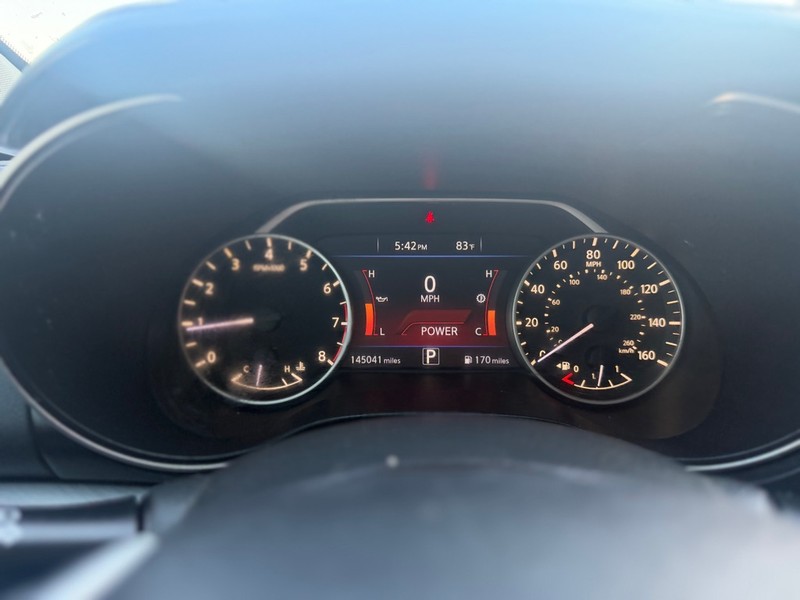 Nissan Maxima Vehicle Full-screen Gallery Image 11