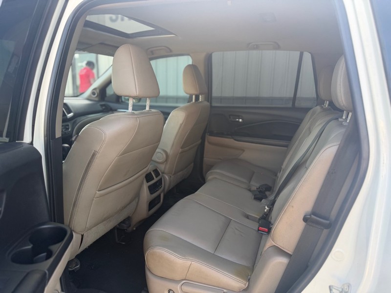 Honda Pilot Vehicle Full-screen Gallery Image 6