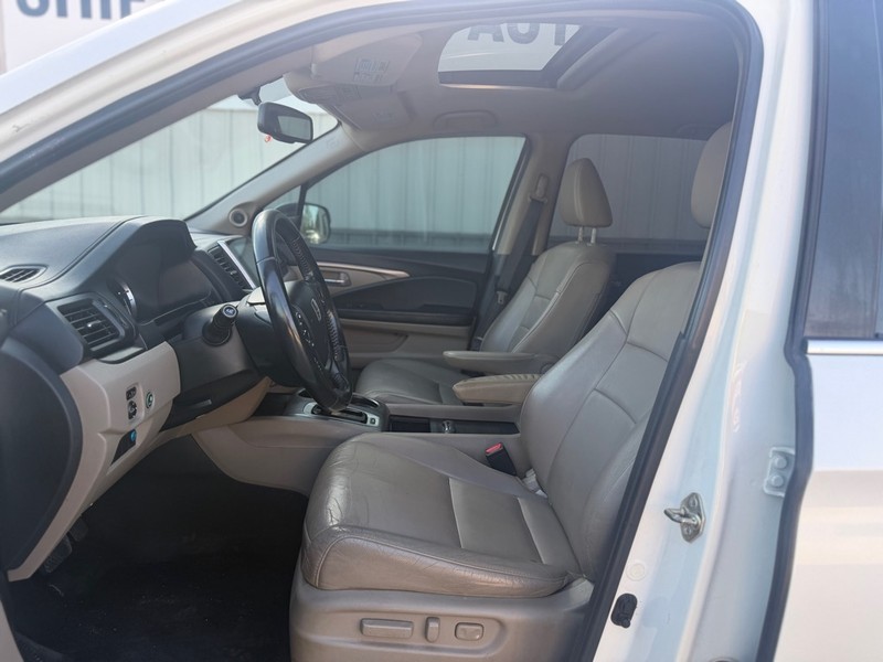 Honda Pilot Vehicle Full-screen Gallery Image 7