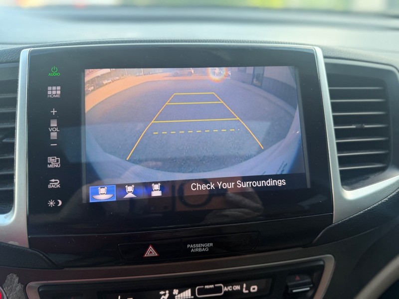 Honda Pilot Vehicle Full-screen Gallery Image 9