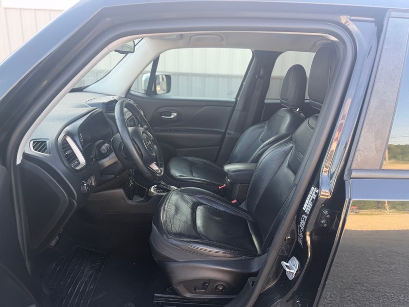 Jeep Renegade Vehicle Full-screen Gallery Image 6