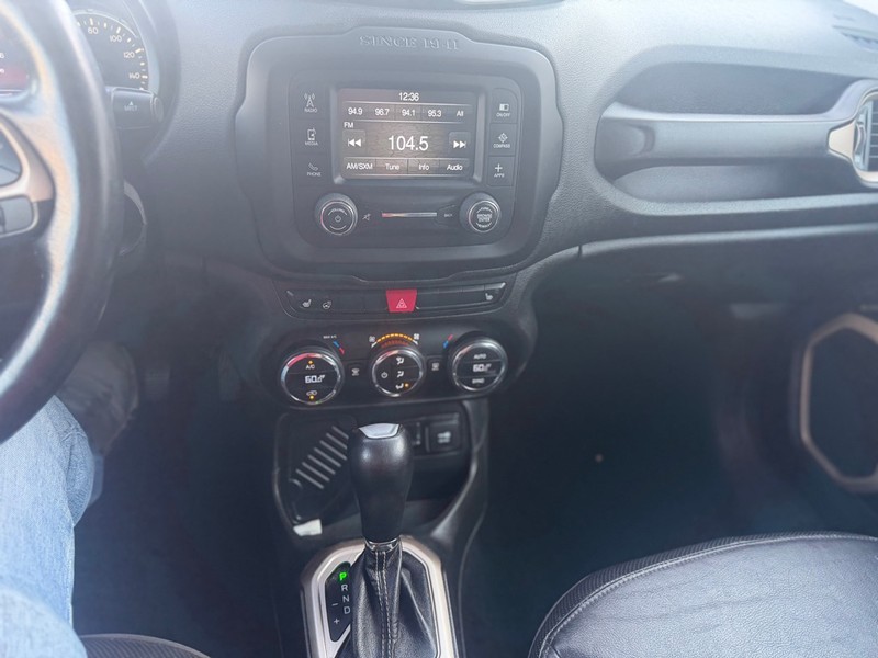 Jeep Renegade Vehicle Full-screen Gallery Image 7