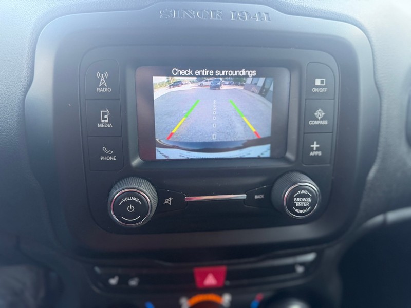 Jeep Renegade Vehicle Full-screen Gallery Image 8