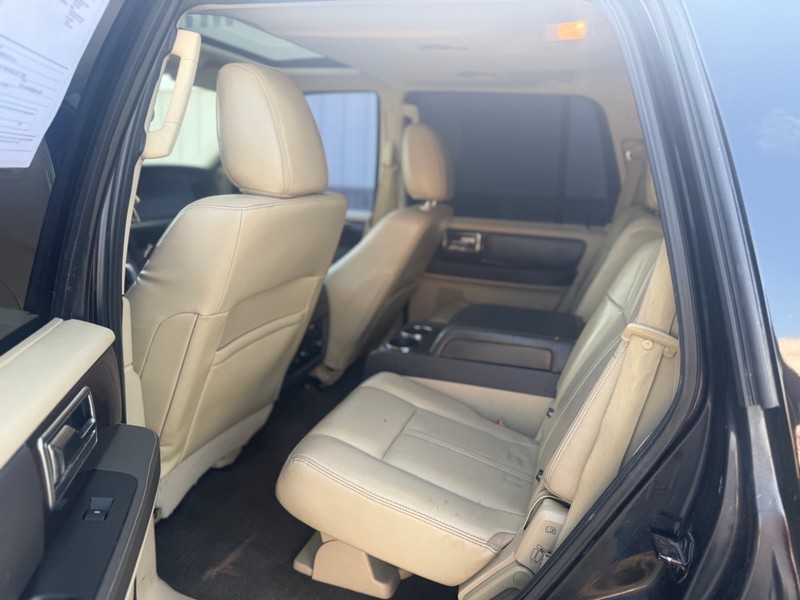 Lincoln NAVIGATOR Vehicle Full-screen Gallery Image 6