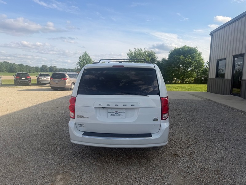 Dodge Grand Caravan Vehicle Full-screen Gallery Image 4