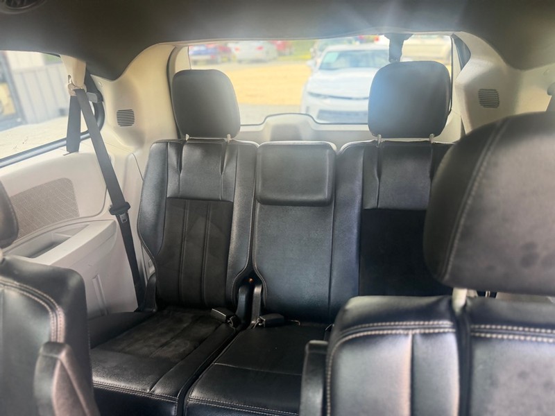 Dodge Grand Caravan Vehicle Full-screen Gallery Image 5