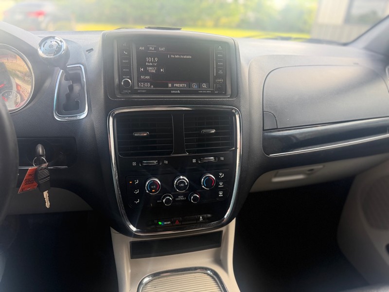 Dodge Grand Caravan Vehicle Full-screen Gallery Image 8