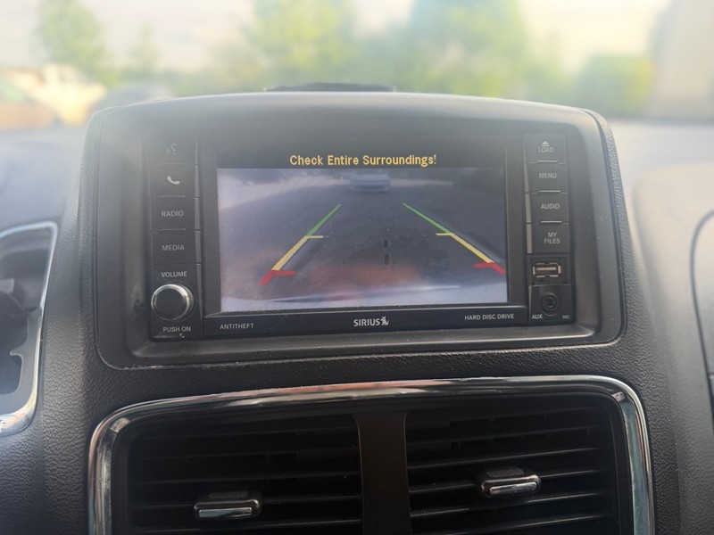 Dodge Grand Caravan Vehicle Full-screen Gallery Image 9