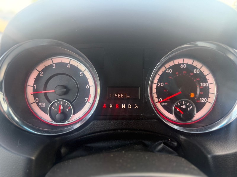 Dodge Grand Caravan Vehicle Full-screen Gallery Image 11