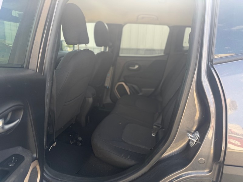 Jeep Renegade Vehicle Full-screen Gallery Image 5