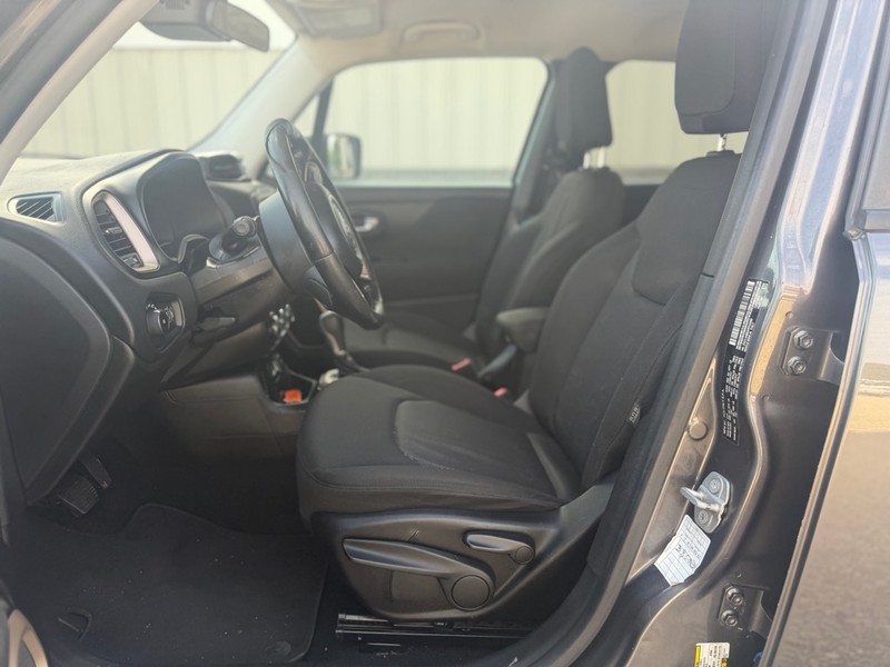 Jeep Renegade Vehicle Full-screen Gallery Image 6