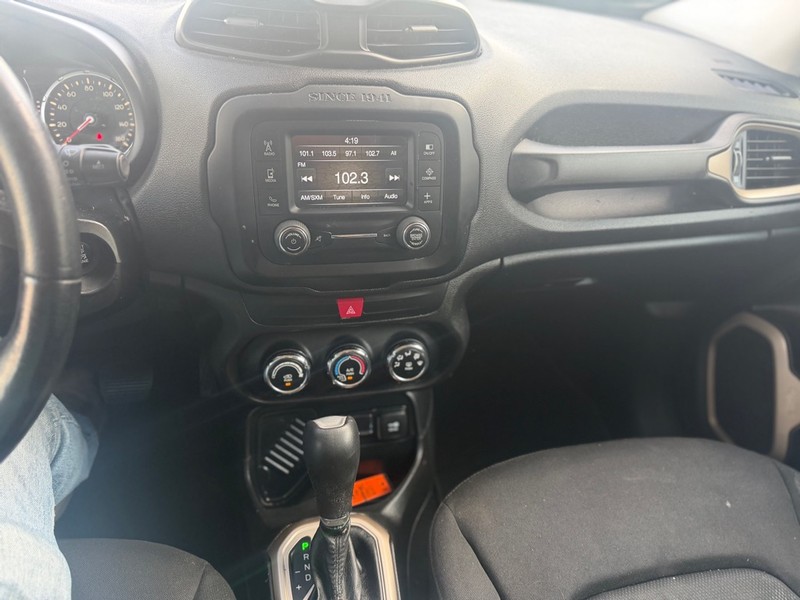 Jeep Renegade Vehicle Full-screen Gallery Image 7