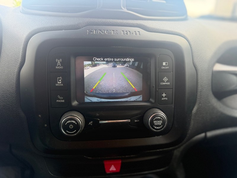 Jeep Renegade Vehicle Full-screen Gallery Image 8