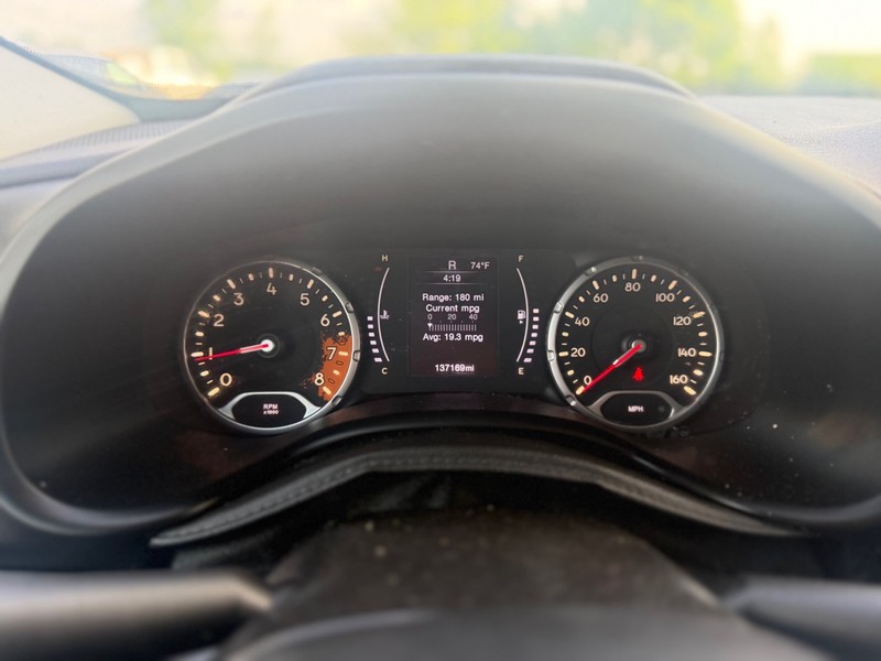 Jeep Renegade Vehicle Full-screen Gallery Image 10