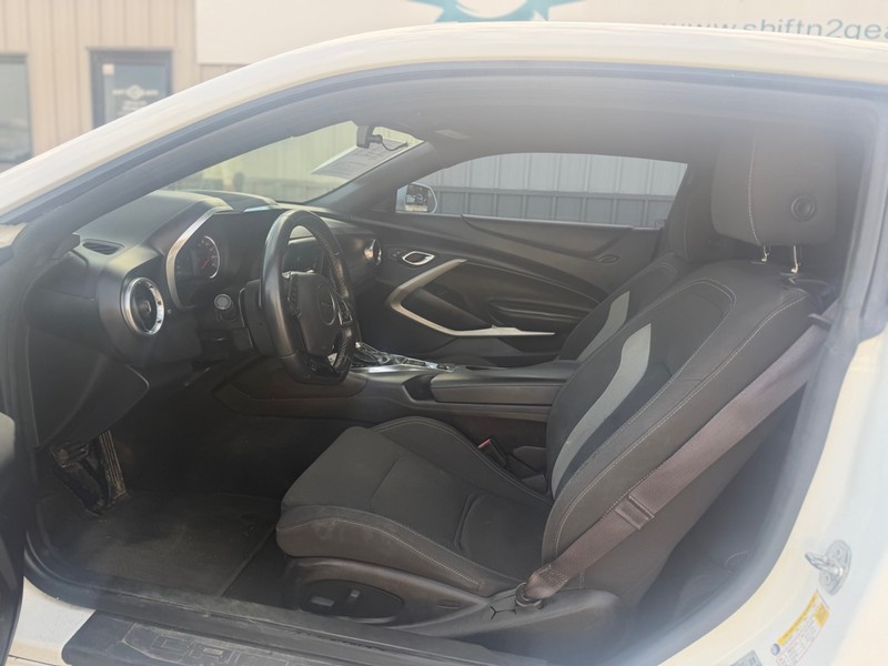 Chevrolet Camaro Vehicle Full-screen Gallery Image 6