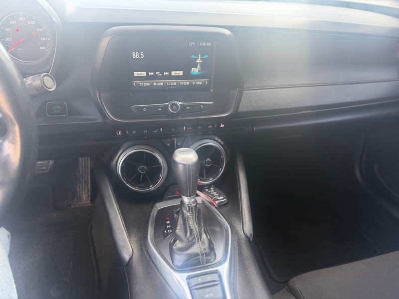 Chevrolet Camaro Vehicle Full-screen Gallery Image 7