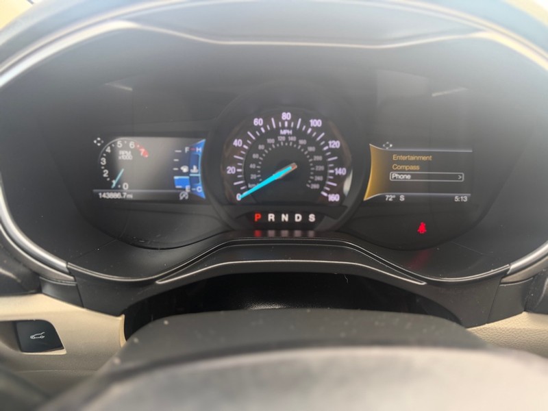 Ford Fusion Vehicle Full-screen Gallery Image 10