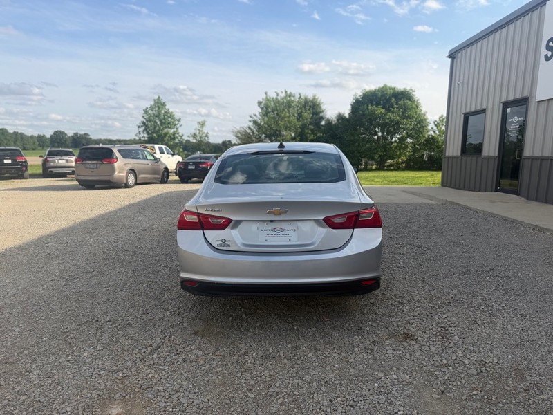 Chevrolet Malibu Vehicle Full-screen Gallery Image 4