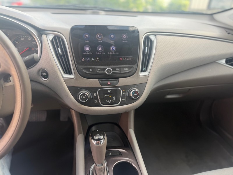 Chevrolet Malibu Vehicle Full-screen Gallery Image 7