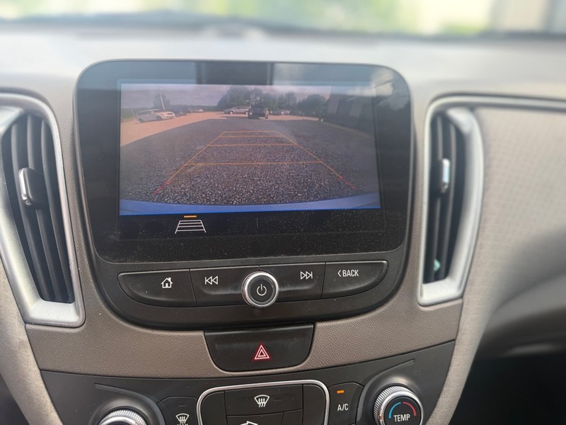 Chevrolet Malibu Vehicle Full-screen Gallery Image 8