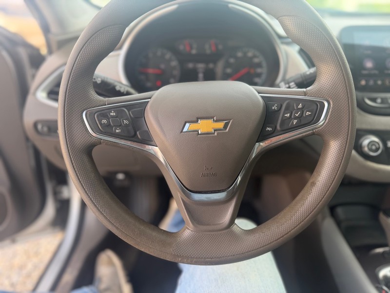 Chevrolet Malibu Vehicle Full-screen Gallery Image 9