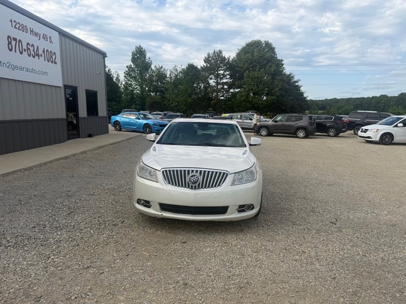 Buick LaCrosse Vehicle Full-screen Gallery Image 2