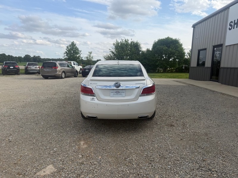 Buick LaCrosse Vehicle Full-screen Gallery Image 4