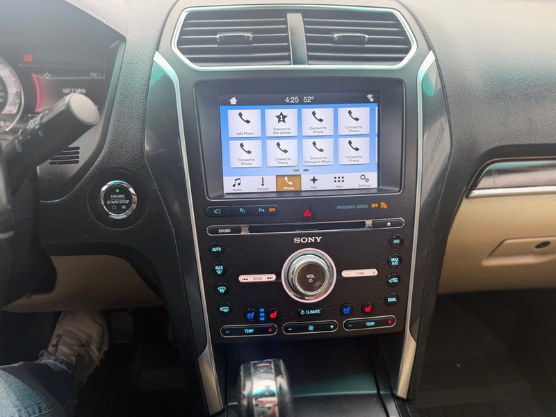 Ford Explorer Vehicle Full-screen Gallery Image 8