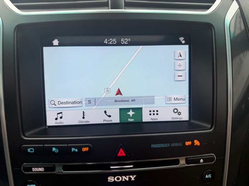 Ford Explorer Vehicle Full-screen Gallery Image 10